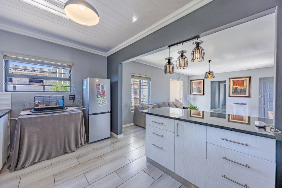 3 Bedroom Property for Sale in Bothasig Western Cape